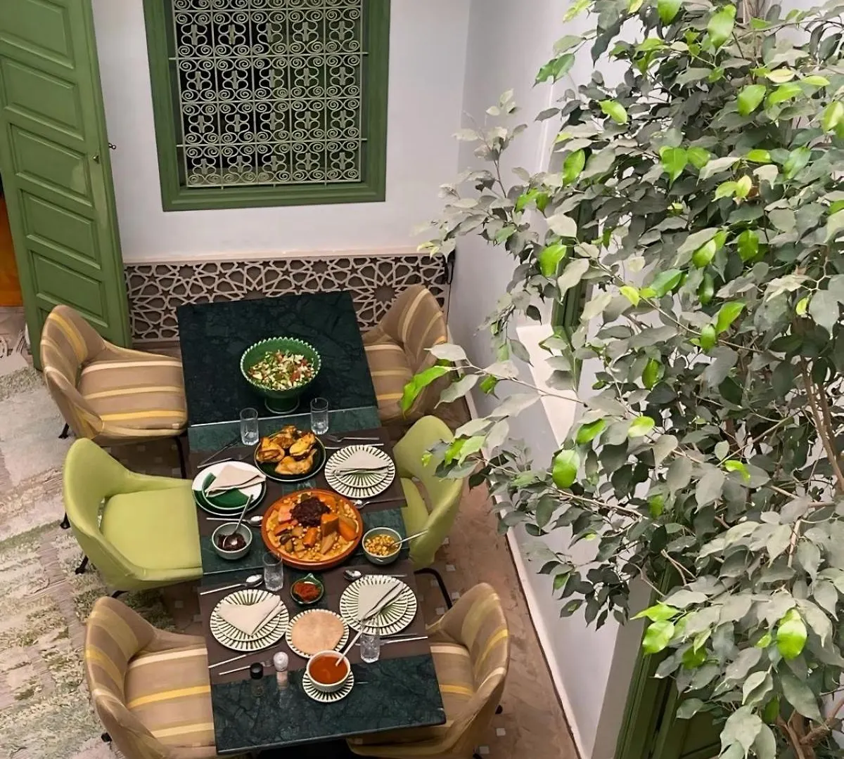 ベッド・アンド・ブレックファスト Riad Dar Adal Exclusivite 2 A 6 Personnes Petit Dejeuner Compris Place Jemaa El Fna マラケシュ