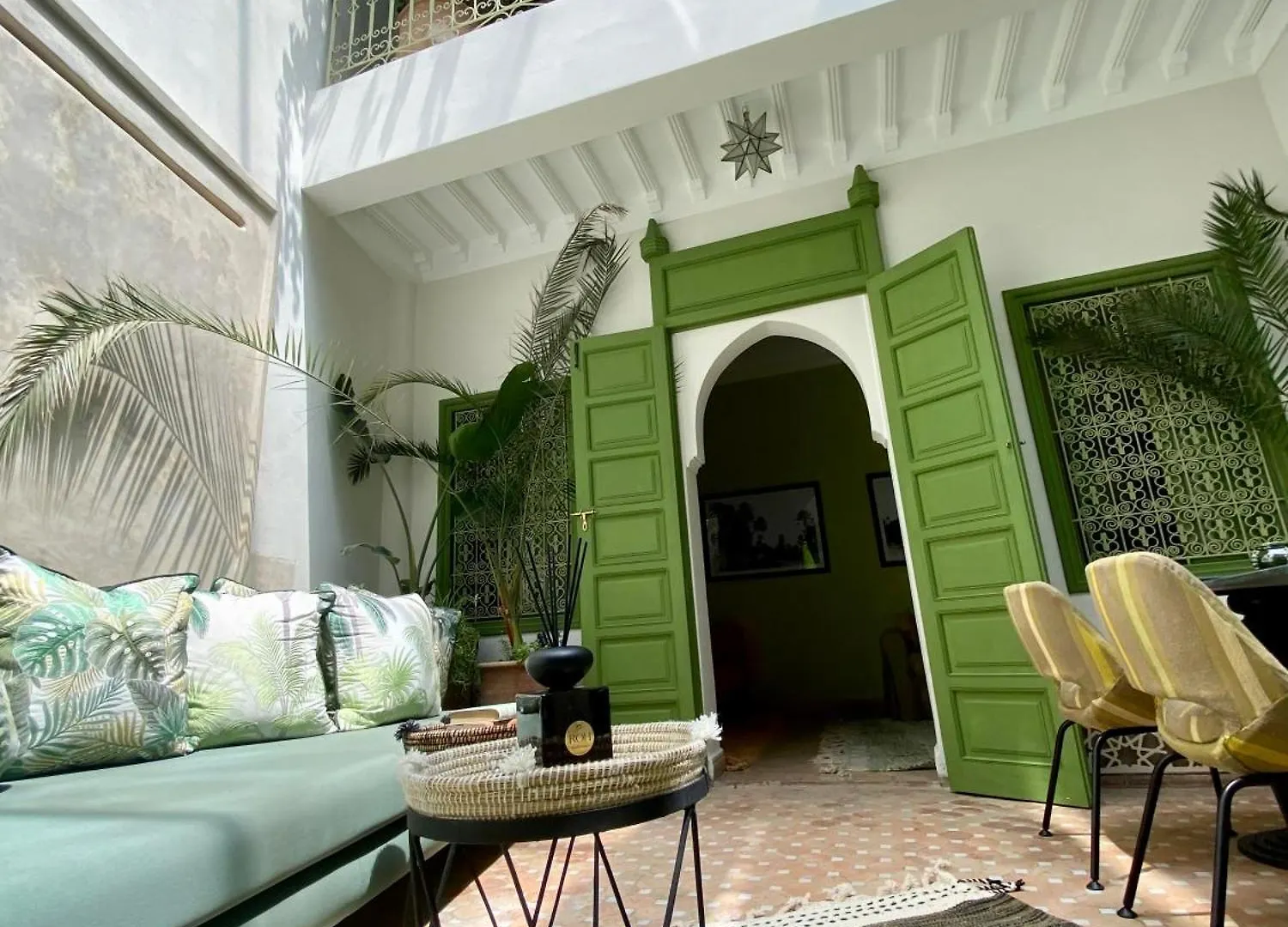 ベッド・アンド・ブレックファスト Riad Dar Adal Exclusivite 2 A 6 Personnes Petit Dejeuner Compris Place Jemaa El Fna マラケシュ